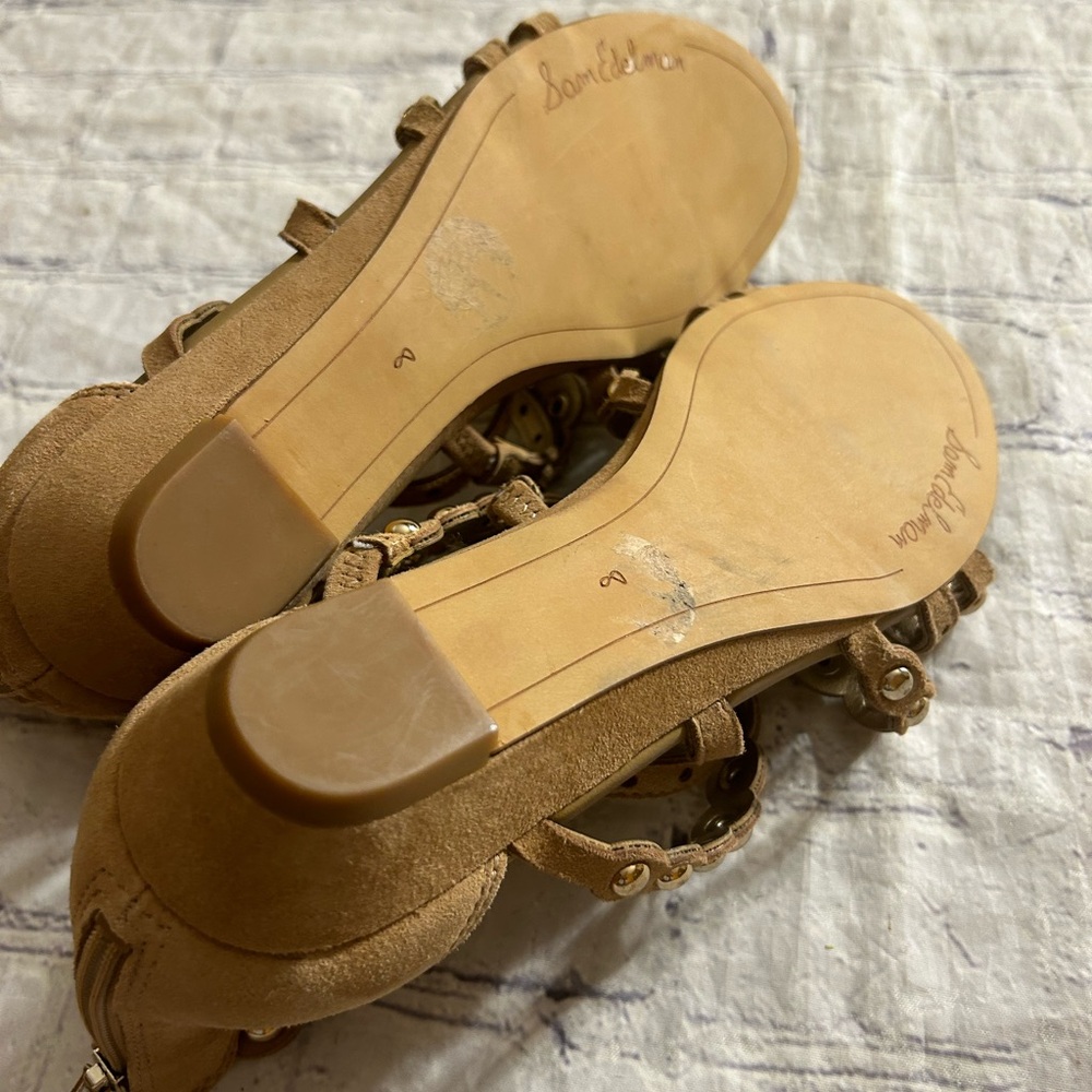 SAM EDELMAN TAN FAUX SUEDE WITH GOLD TONE STUDS ZIP BACK SANDALS SIZE 8 - Picture 4 of 8